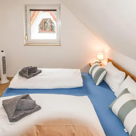 Feriehus Stunning In Wohlenberger Wiek With Wifi